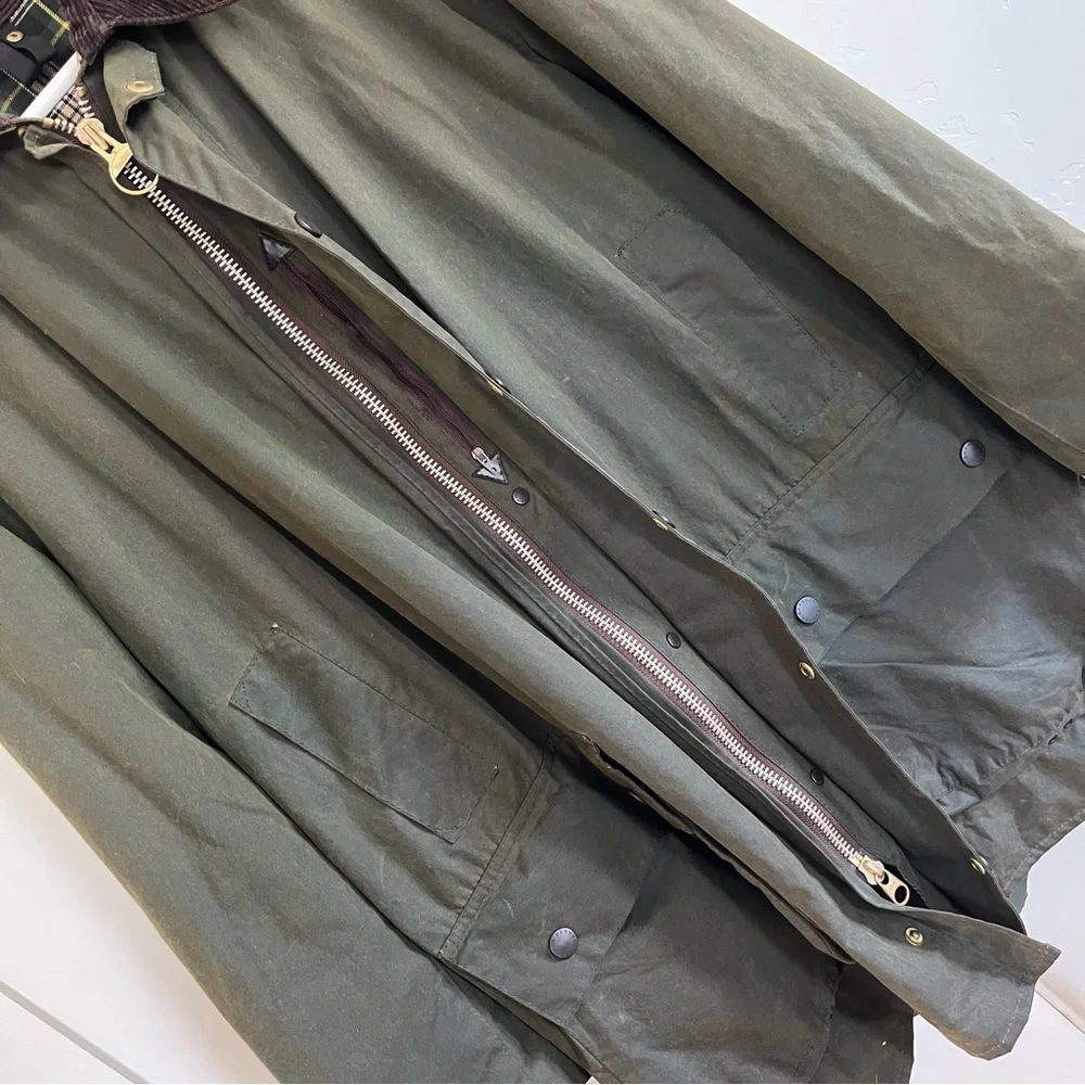 🤍 guc | Barbour | classic waxed olive green jacket - Picture 3 of 11